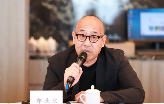 郑业欣.jpg 郑业欣.jpg
