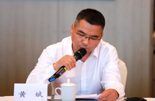 黄斌.jpg 黄斌.jpg